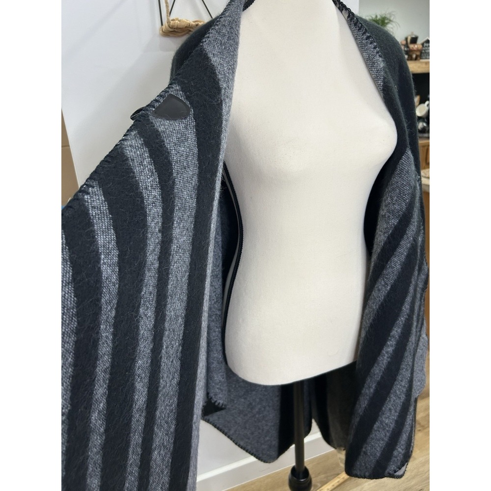 Soft Surroundings Poncho Wrap Whistler Cape Black Gray One Size Excellent - Picture 2 of 5